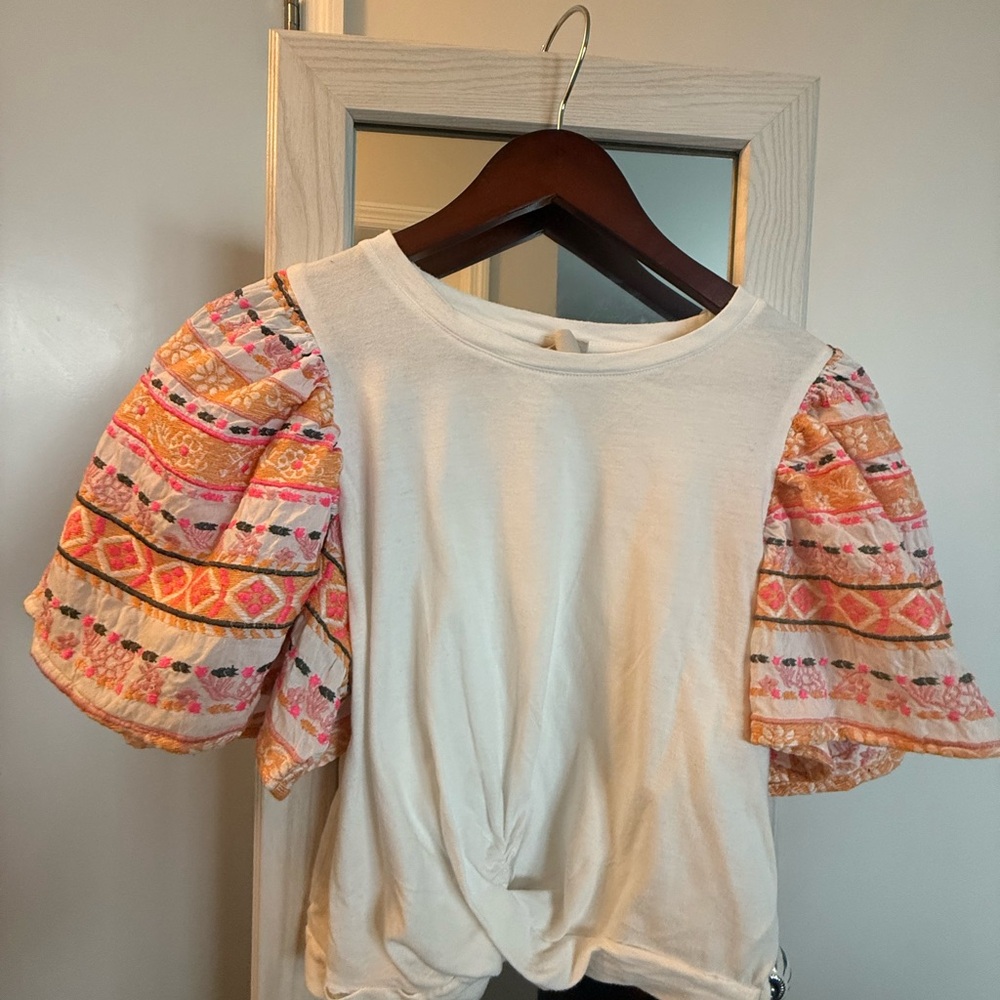 Anthropologie Dolan Cropped white top with statement sleeves, great condition